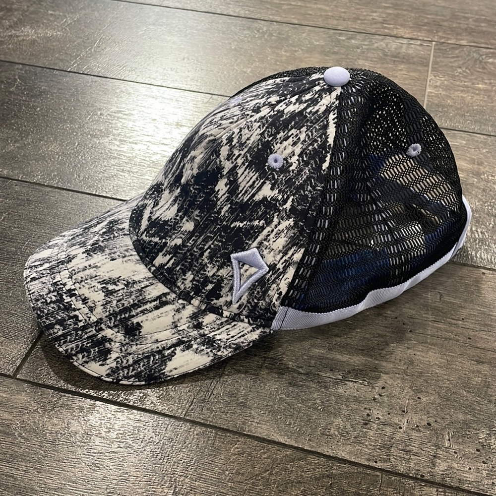 Ivivva hat